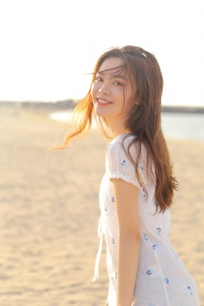 楼着胸摸娇喘的小黄文